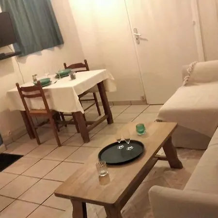 Rez-de-chaussee Avec Cour