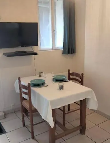 Rez-de-chaussée Avec Cour Apartamento *