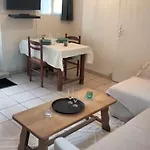 Apartamento Rez-de-chaussee Avec Cour *